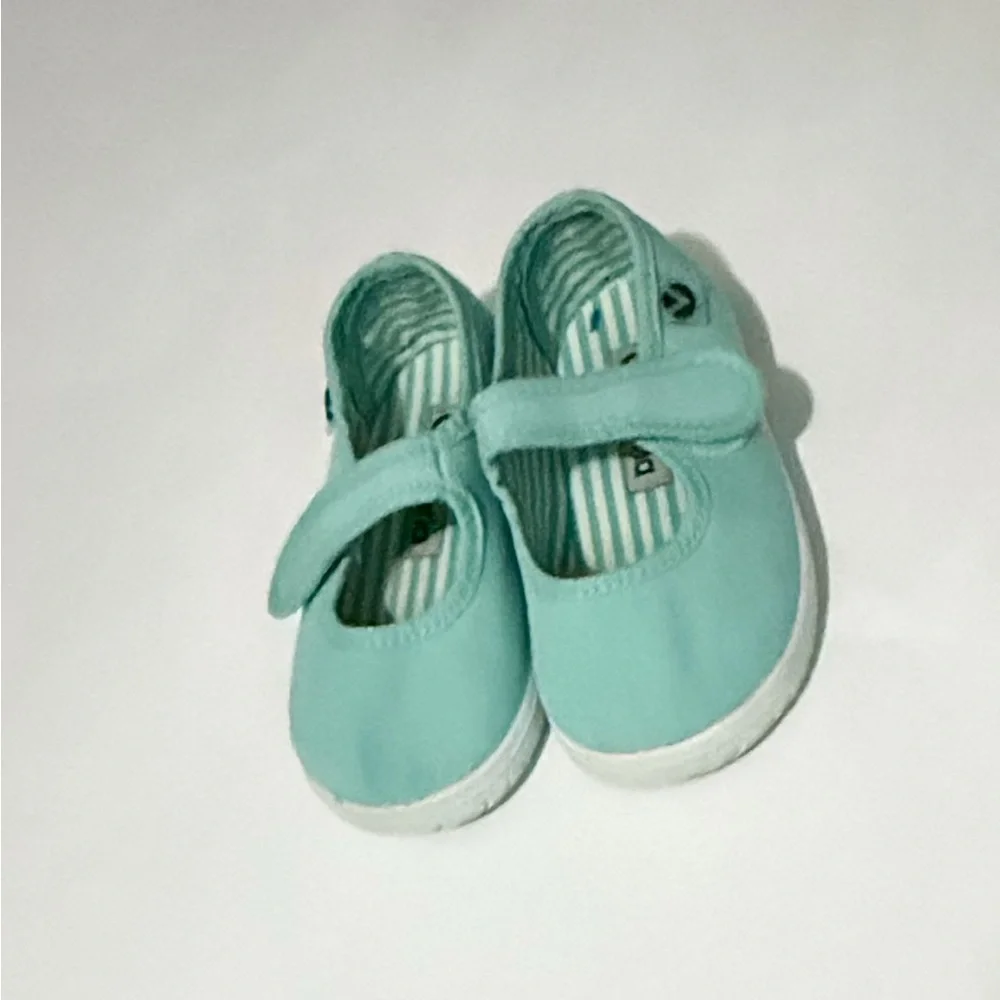 Victoria aqua Velcro shoes